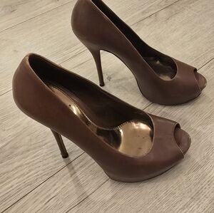 Elegant Gucci Brown Peep-Toe Stilettos